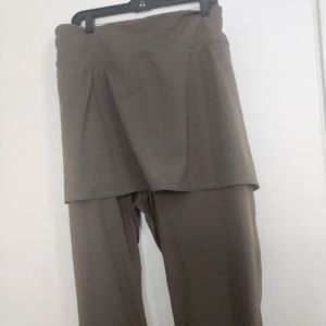 Light grey leggings with skirt sixze 6X